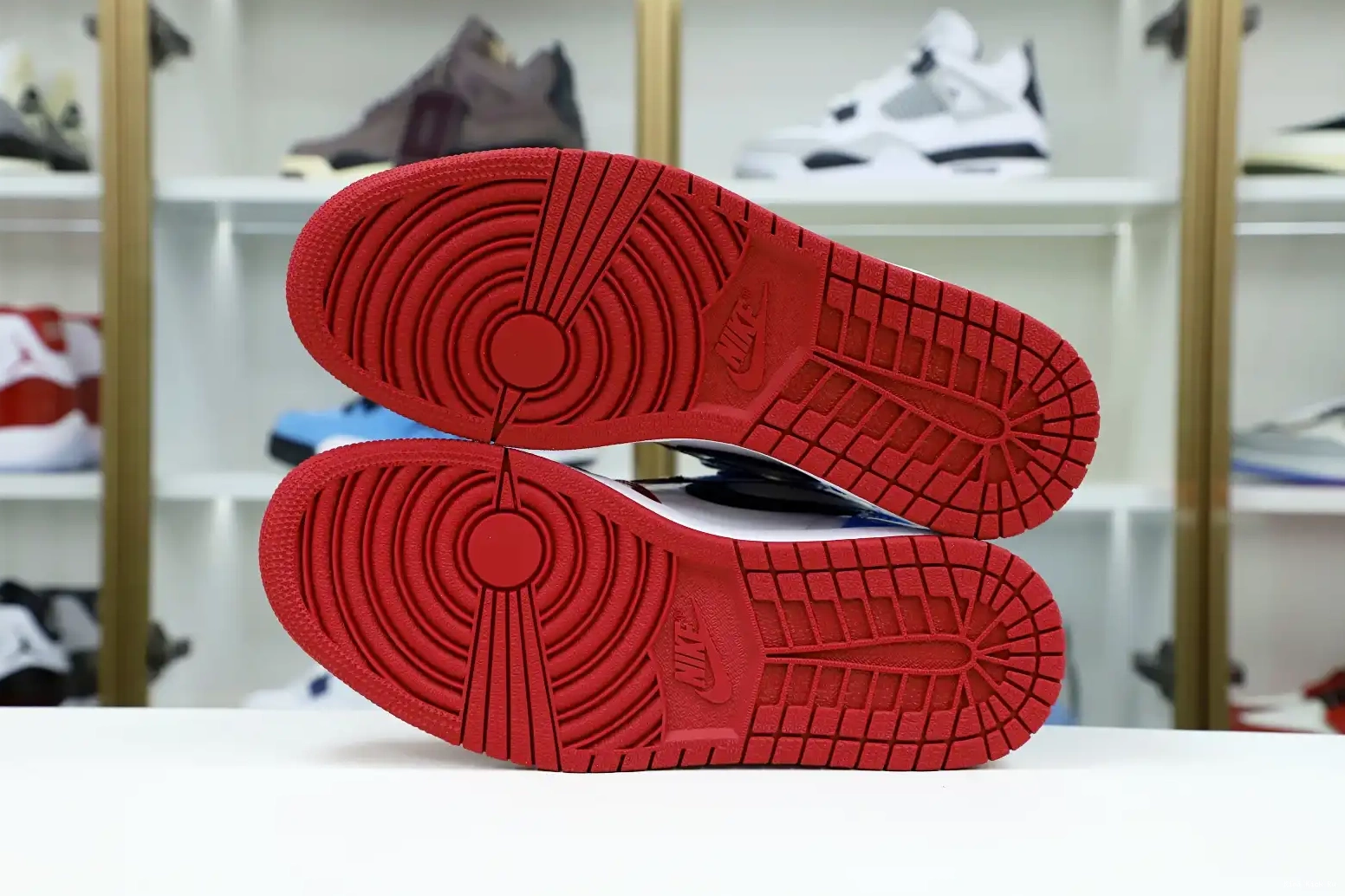 Kimikick JORDAN HIGH 'FEARLESS' RETRO 1 AIR OG 0808